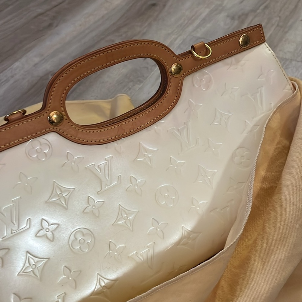 Louis Vuitton - Picture 4 of 15